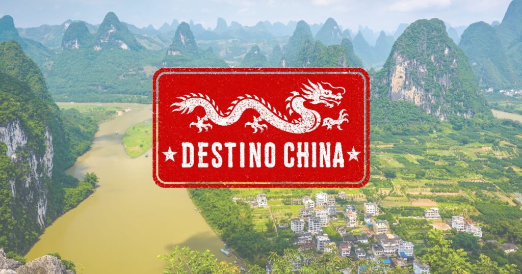 imagen de un logotipo china de una agencia de viajes a china, es color rojo con un dragon blanco y en el fondo montañas